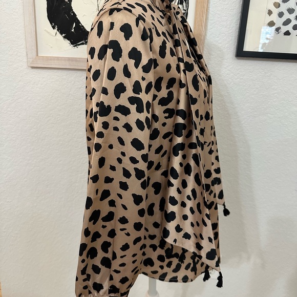 Animal print button down blouse with tie - Picture 3 of 9